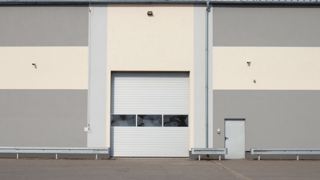 Porte sectionnelle d'un hangar